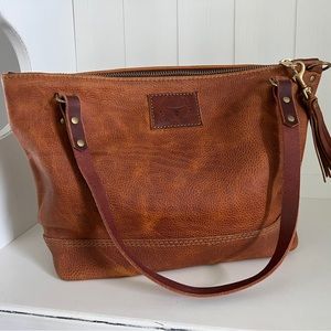 Coastal Hillbilly Shoulder Carry in Worn Saddle